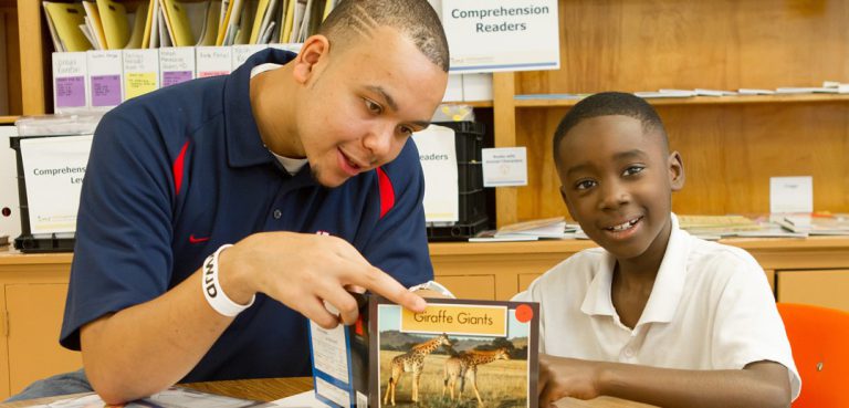 Literacy initiative seeks 5,000 volunteers to build students’ reading skills Literacy initiative seeks 5,000 volunteers to build students’ reading skills