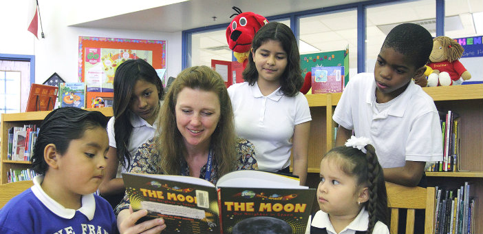 D Magazine ha nombrado a Lisa Mead de Anne Frank Elementary School, como la bibliotecaria del año 2015.