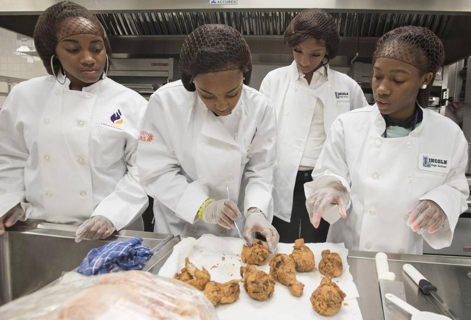 DMN: Lincoln High School&#8217;s expanded culinary arts facility gives students more opportunities to learn
