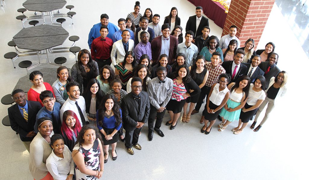 A group photo of the Dallas ISD Superintendent Scholarship recipients.