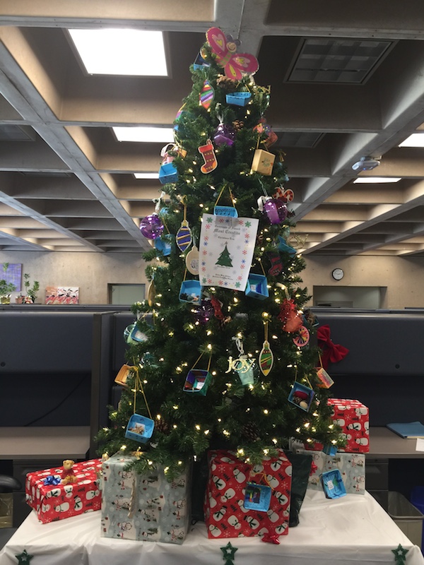Sidney Lanier students contribute ornaments to great Christmas tree at City Hall
