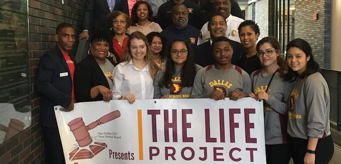 La Junta Escolar de adolescentes de Dallas ISD sostiene un evento para ayudar a estudiantes a determinar el camino correcto después de graduarse