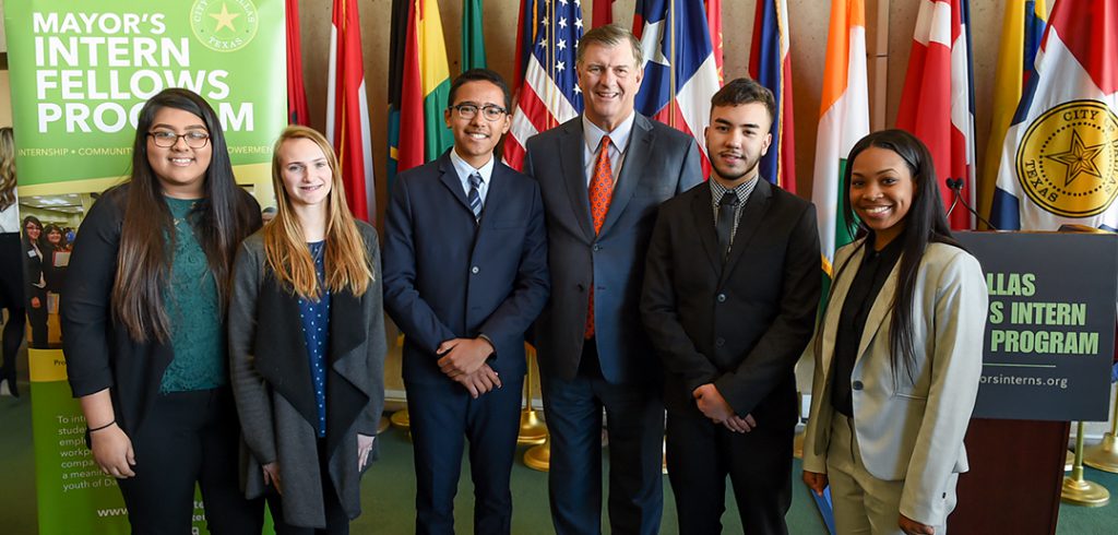 Mayor urges businesses, students to participate in intern program