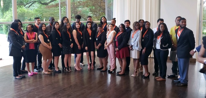 Dallas Black Chamber awards 19 Dallas ISD seniors with college scholarships