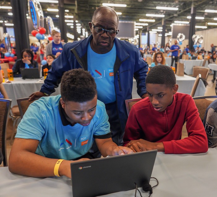 Dallas ISD students help set Guinness World Record for largest AI programming lesson