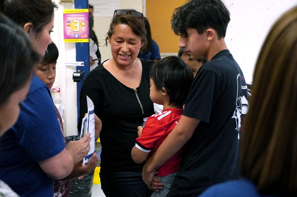 Colaboración contribuye a aumentar la participación de familias inmigrantes de Dallas ISD