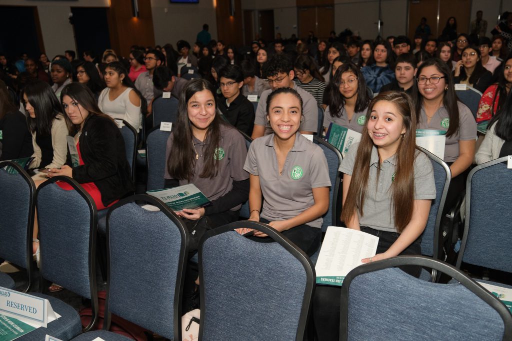 Almost 200 high school students pledge to return to Dallas ISD to teach
