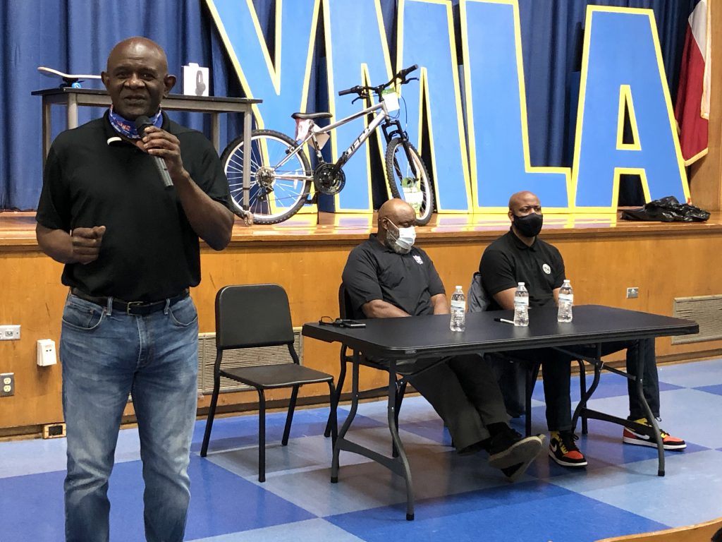 Former NFL players recognize YMLA students for academic dedication
