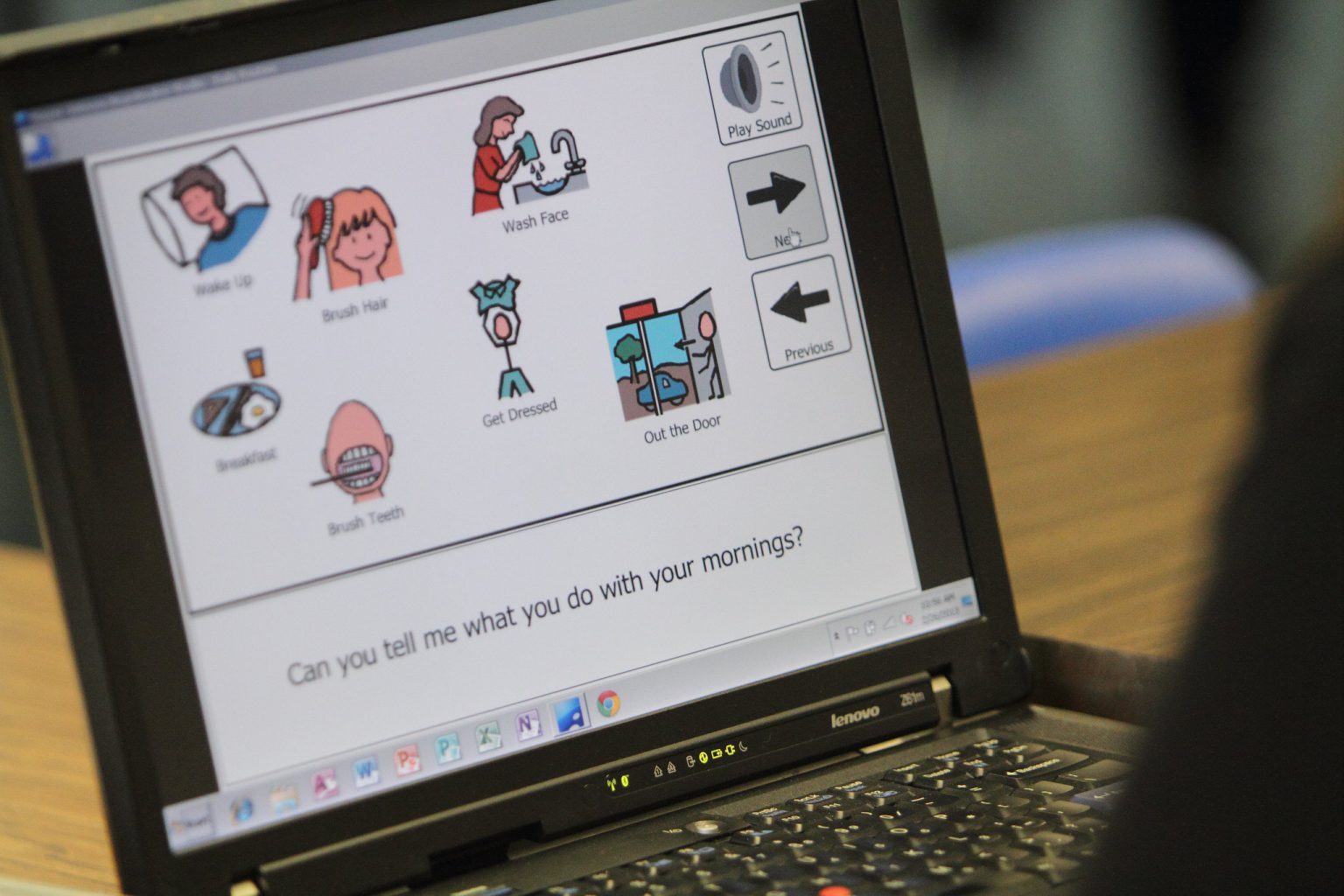 Dallas ISD ofrece clases virtuales de ESL para padres de estudiantes que aprenden inglés