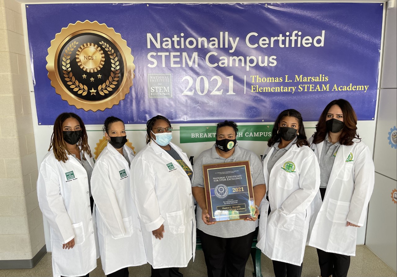 Marsalis Elementary STEAM Academy logra reconocimiento nacional por excelencia en STEM