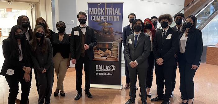 Ocho escuelas de Dallas ISD avanzan a los cuartos de final en la competencia de simulacro de juicio