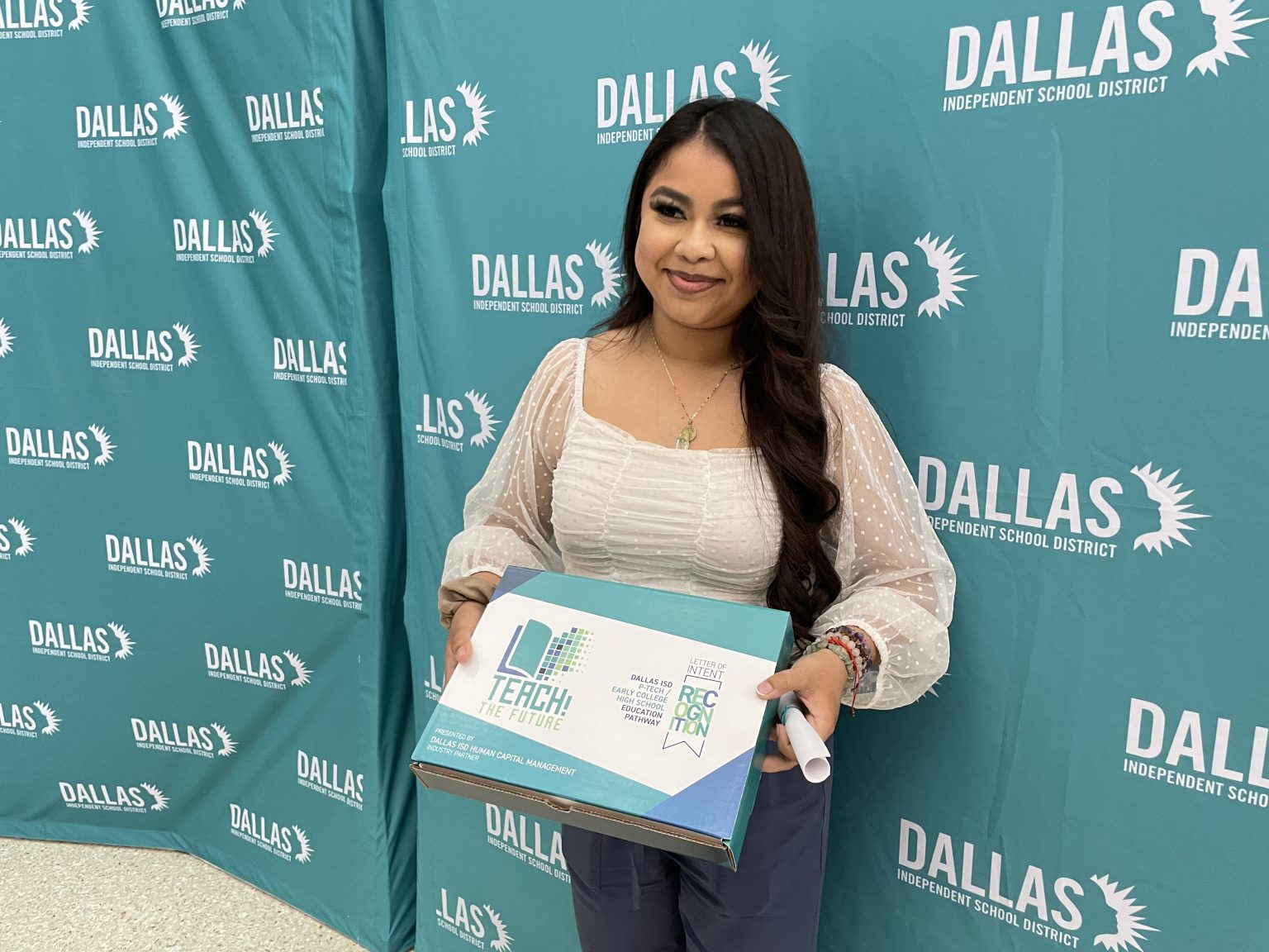 Homegrown Educators: More than 100 seniors get letters guaranteeing them teaching jobs in Dallas ISD after they get their bachelor’s degree