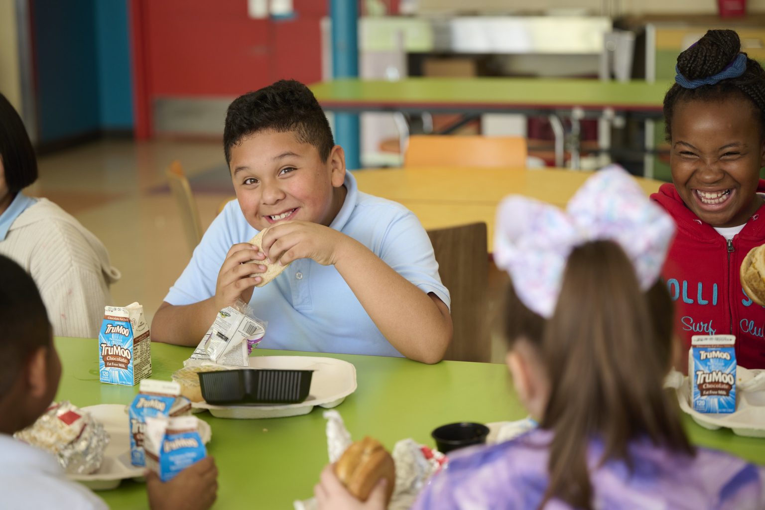 Estudiantes recibirán comida durante el verano para mantenerse sanos y fuertes