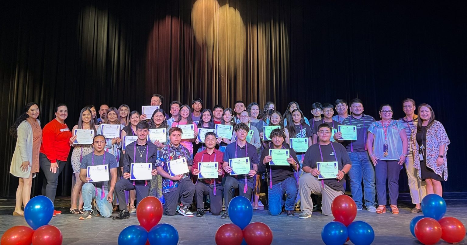 Woodrow Wilson High School reconoce a 51 estudiantes del programa de lenguaje dual