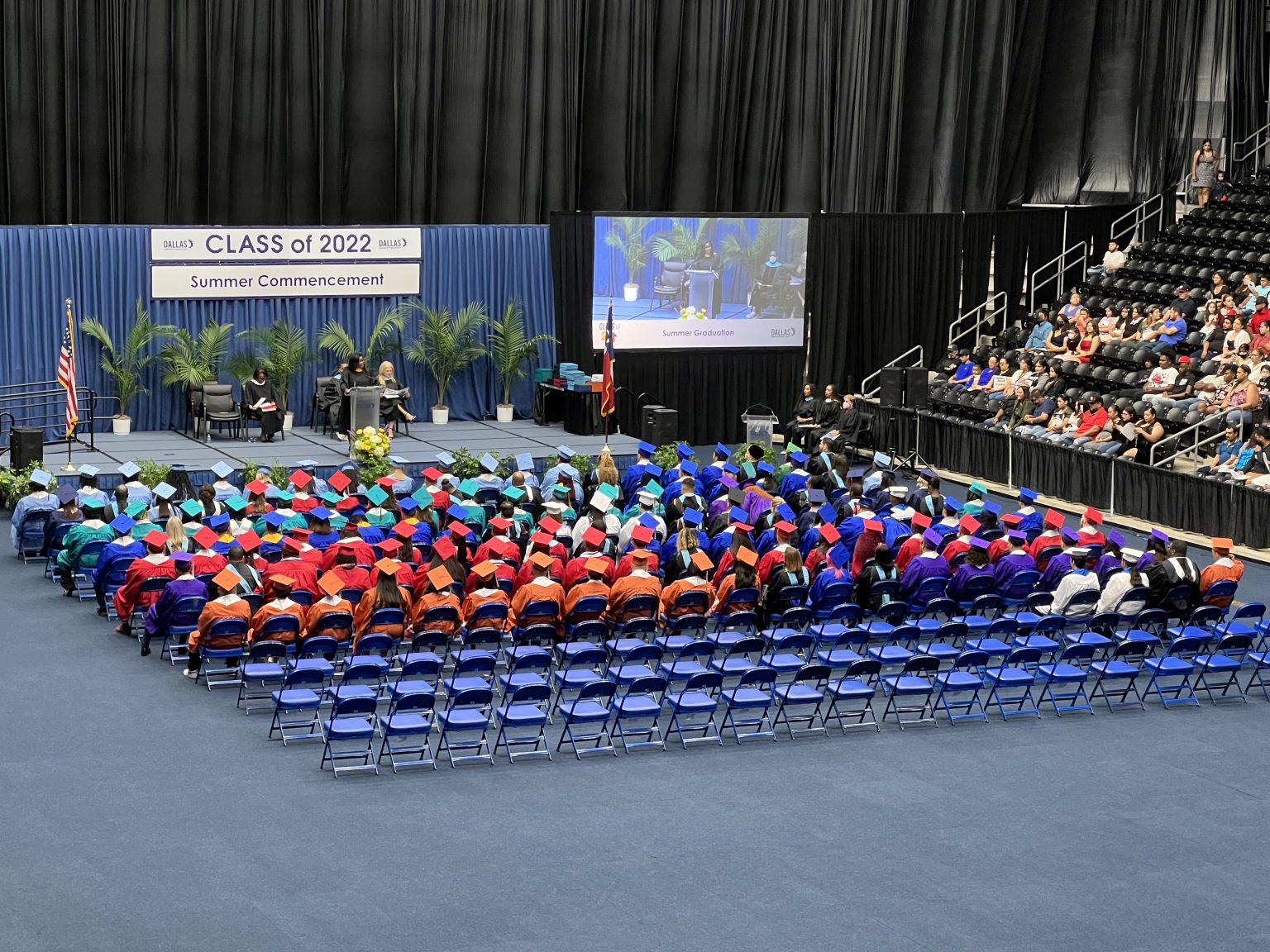 Más de 170 estudiantes festejan su graduación en Ceremonia de Graduación de Verano