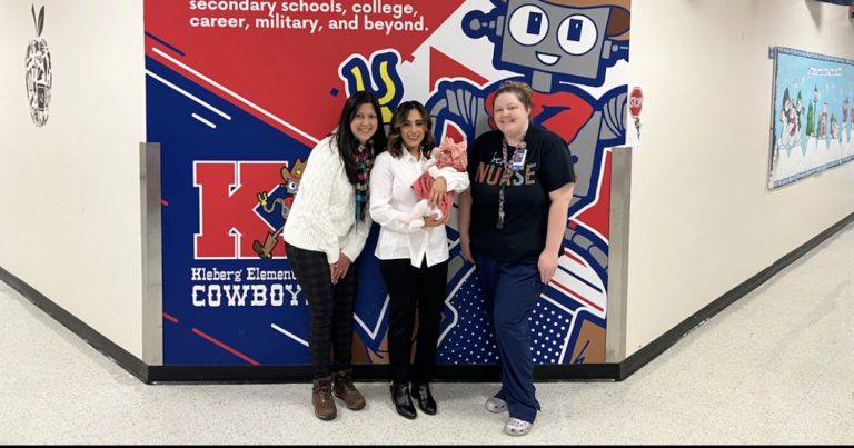School nurse, teacher step up to help pregnant mom deliver baby